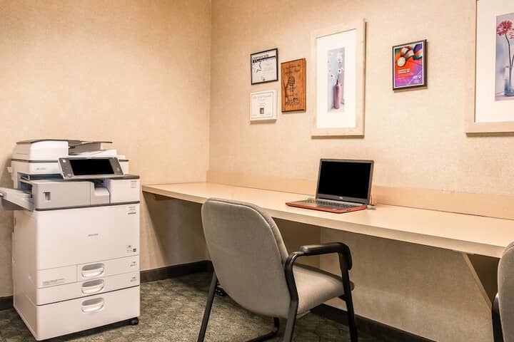 Business Center 33 of 35